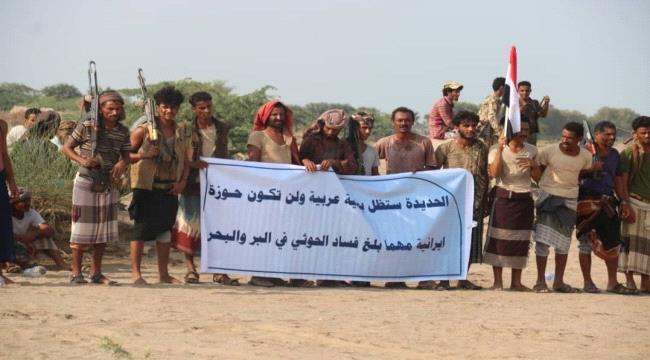 الخوخة تشهد تظاهرة تهامية مسلحة للتنديد بجرائم الحوثي.. ومحافظ الحديدة يطالب بإلغاء 