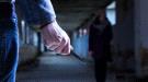 البيضاء.. شاب يطلق النار على والده ويقطع رأسه.. وشقيقه يلاحقه ويقتله ...