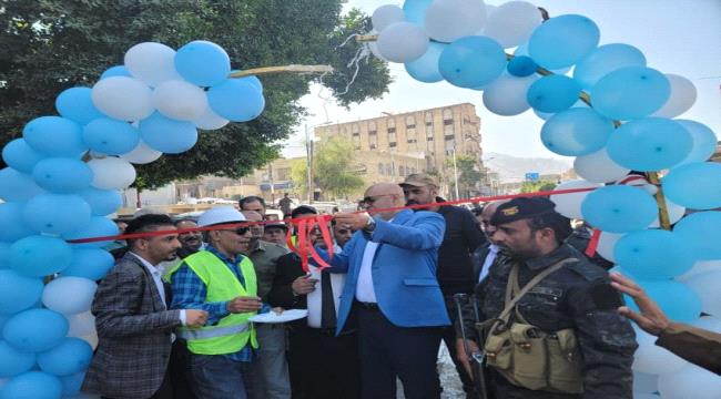 محافظ تعز يدشن مشروع إعادة تأهيل وسفلتة شوارع في مديرية صالة ...