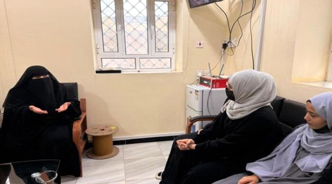 رئيسة دائرة المرأة في المكتب السياسي: تتفقد إذاعة صوت المقاومة وتشيد بالكادر النسائي