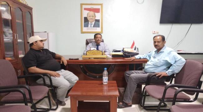 الشرعبي يناقش مع مصلحة الضرائب آليات تحسين الأداء المؤسسي داخل ميناء المخا ...