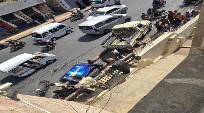 تعز.. إصابة طفلين دهساً في حادث مروري لطقم عسكري وسط المدينة  ...