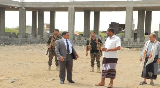 القديمي يتفقد مشروع إنشاء إصلاحية السجناء بمديرية الخوخة ويشيد بدعم طارق صالح  ...