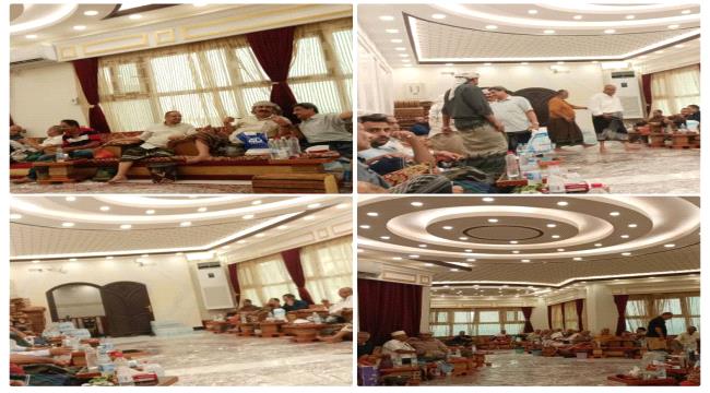 قيادات رسمية وشعبية تقدم واجب العزاء لاسرة الفقيد الحاج امين عبدالله هادي بالعاصمة عدن ...