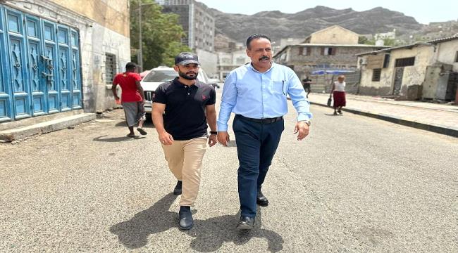 رئيس صندوق صيانة الطرق العقربي في عدن يتفقد احتياجات الطرق الفرعية في مديرية صيرة ...