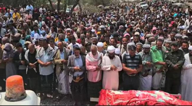 الآلاف يشيعون جثمان الفقيد العميد قاسم محمد جعوال في مريس بالضالع ...