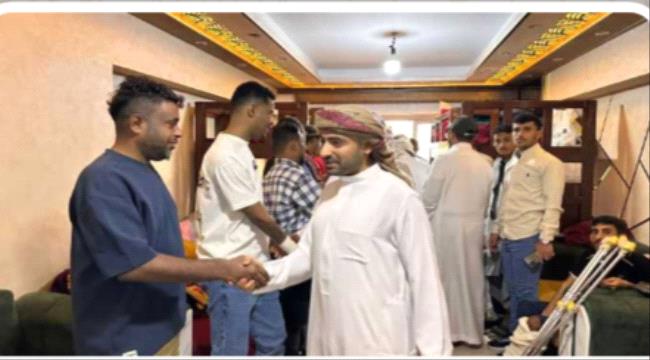 وفد من قيادة المقاومة الوطنية يعايد جرحاها في #القاهرة ...