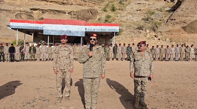 اللواء مجلي يتفقد أبطال الجيش في محور علب في زيارة عيدية ...