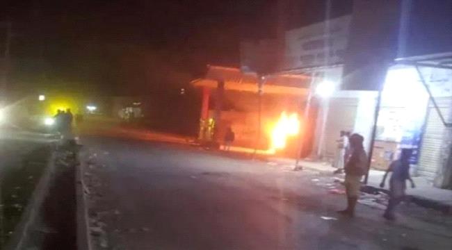 بعد هجوم حوثي مسلح.. اندلاع حريق هائل في محطة وقود في المتون بالجوف  ...