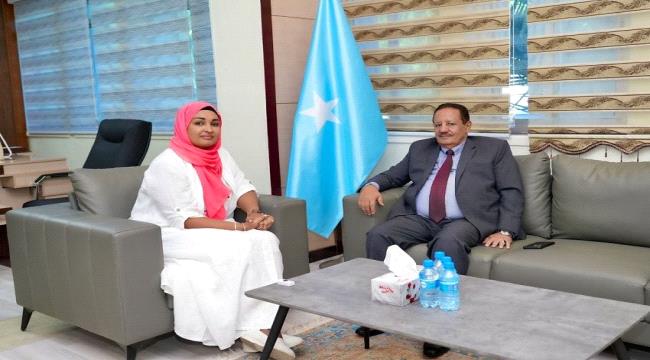 الحنق يبحث مع وزيرة شؤون الأسرة وحقوق الانسان الصومالية العلاقات الثنائية بين البلدين ا ...