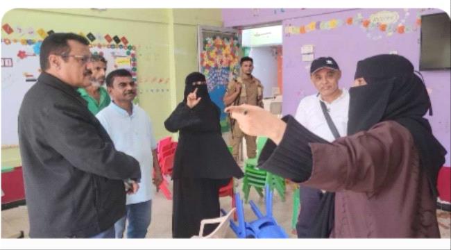 مدير عام المنصورة يتفقد أعمال الترميمات في روضة الشهيد محمد باصهيب ...