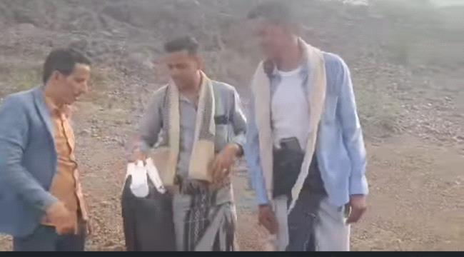 في زمنٍ عزّت فيه القيم.. مواطن يُعيد 7 ملايين ريال لصاحبها في جبل حبشي ...