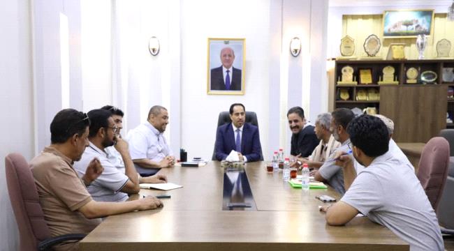 الوزير البكري يلتقي مع إدارة نادي شباب أكتوبر في محافظة شبوة  ...