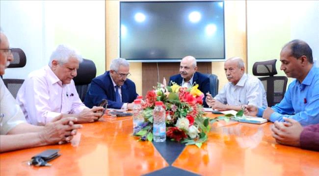 عدن..فريق التوجيه والرقابة الرئاسي يزور الهيئة العليا للأدوية ويطّلع على سير عملها وتحدياتها الميدانية ...