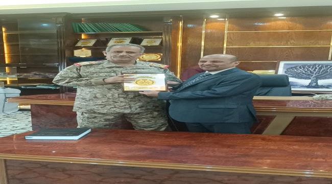 الأكاديمية العسكرية العليا تكرم الأمين العام لحزب البعث (قطر اليمن) الدكتور عبدالرحمن المشرعي. ...