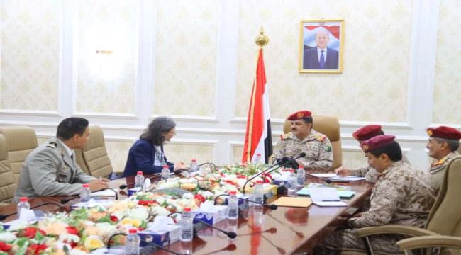 وزير الدفاع يبحث مع السفيرة الفرنسية تهديدات مليشيات الحوثي لطرق الملاحة البحرية ...