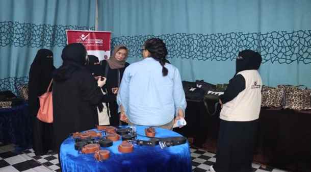 مؤسسة فورهيومن بحيس تختتم دورة تدريبية لتمكين النساء في الخياطة الجلدية والزراعة