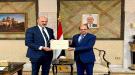 الزنداني يتسلم أوراق اعتماد السفير الأسترالي ...