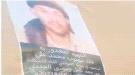عصابة مسلحة تجبر امرأة على انزال صورة ولدها الشهيد من خيمة الاعتصام بتعز بقوة السلاح ...