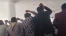 مسلحون حوثيون يقتحمون مسجد “السنة” بصنعاء ويمنعون خطيب الجمعة من إلقاء خطبته ...
