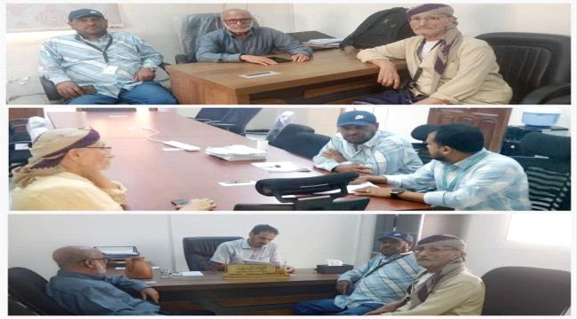 رئيس لجنة الخدمات بمريس يسلم دراسات المشاريع لصندوق الأشغال وصيانة الطرق ومنظمة مسلم هاندز ...