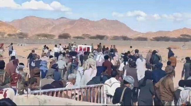 ​محافظة شبوة تودع أركان حرب محور عتق العميد عبدالله الأحمدي في موكب جنائزي مهيب ...