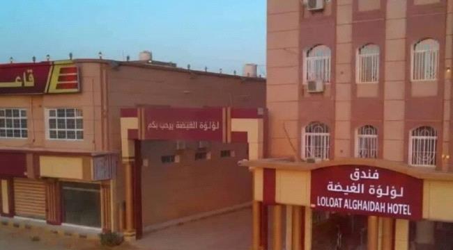 العثور على جثة شاب مقتولاً بطلق ناري داخل سيارته بمدينة الغيضة في المهرة ...