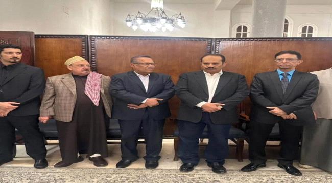 البركاني وبن دغر يقدمان العزاء في وفاة الفنان عبدالرحمن الحداد بالقاهرة ...