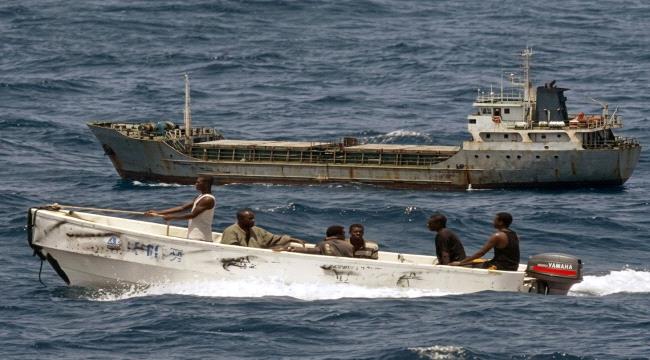 تقارير ملاحية: مسلحون يقتادون السفينة 