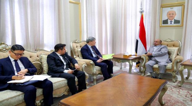 عضو مجلس القيادة الرئاسي يبحث مع السفير الكوري سبل تعزيز التعاون الثنائي ودعم جهود التنمية ...