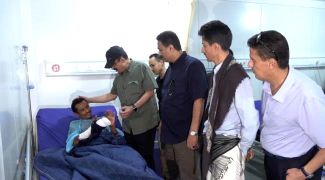 بتوجيهات طارق صالح.. وفد قيادي يتفقد الحالة الصحية لجرحى القصف الحوثي في المخا والخوخة