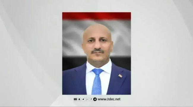 نائب رئيس مجلس القيادة طارق صالح يعزي في وفاة البرلماني الشيخ محمد مهدي الكويتي ...