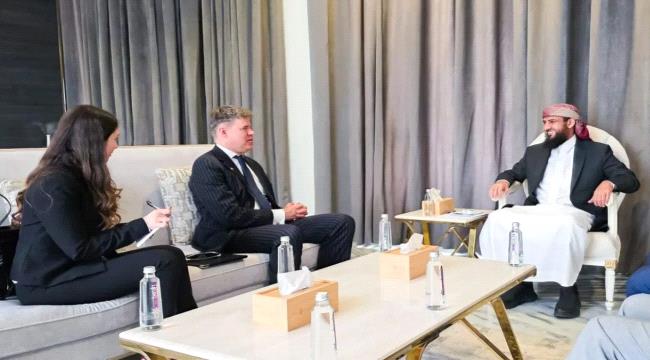 المحرمي يناقش مع القائم بأعمال السفارة الأمريكية المستجدات الأمنية وسبل حماية الملاحة الدولية ...