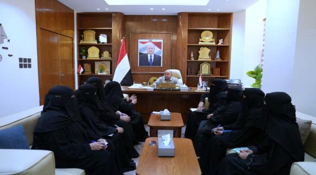 محافظ حضرموت يؤكد دعم تمكين المرأة وتعزيز العمل البيئي بالمحافظة ...