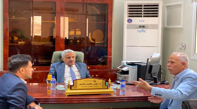 تعاون بين صندوق صيانة الطرق وشرطة السير بعدن لتعزيز السلامة المرورية وتنظيم الإشارات ...