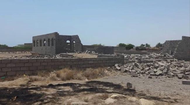 مليشيا الحوثي تقصف قرية القطابا بالخوخة بصاروخ باليستي ...