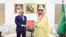 سفير اليمن لدى السعودية يسلم نسخة من أوراق اعتماده لوزارة الخارجية السعودية...