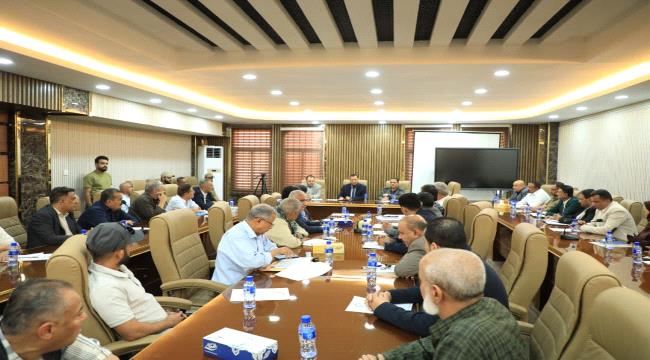 محافظ عدن يترأس اجتماعاً للمكتب التنفيذي ويشدد على رفع مستوى الأداء الخدمي ...