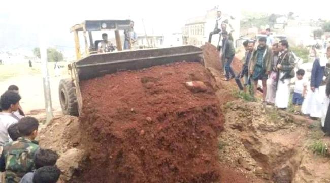 مستثمر حوثي يعتدي على مقبرة في إب لبناء قاعة أعراس وسط استنكار شعبي ...