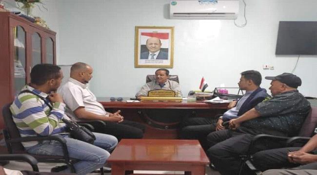 القائم بأعمال فرع الهيئة العامة للشؤون البحرية بعدن يتفقد سير العمل في ميناء المخا ...