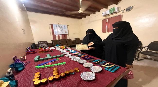 رئيسة دائرة المرأة بالمكتب السياسي تزور مؤسسة الخير بالمخا وتشيد بدور المرأة اليمنية في تعزيز الصمود المجتمعي