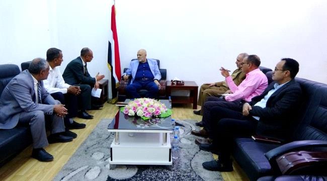 محافظ تعز يوجّه بتوفير مقر لنقابة الصحفيين ويؤكد دعم حرية الصحافة ...