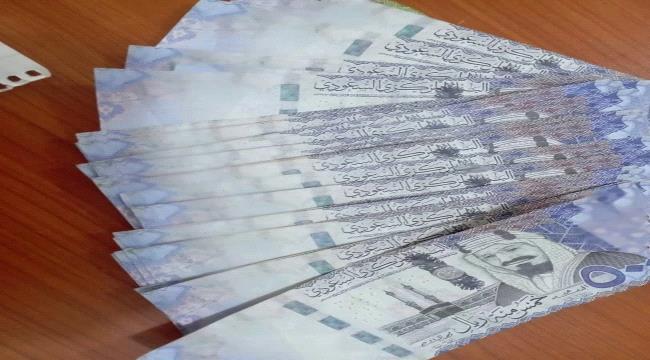 البحث الجنائي بحضرموت يطيح بعصابة تزوير الريال السعودي ويضبط 27 ألف ريال مزور ...