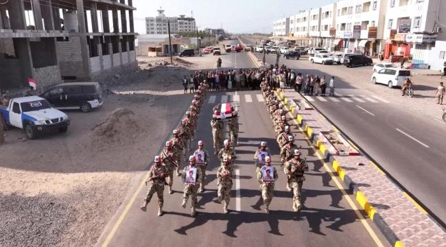 بموكب جنائزي مهيب.. حراس الجمهورية يودعون العقيد الموسمي ويجددون العهد على مواصلة معركة استعادة الدولة ...