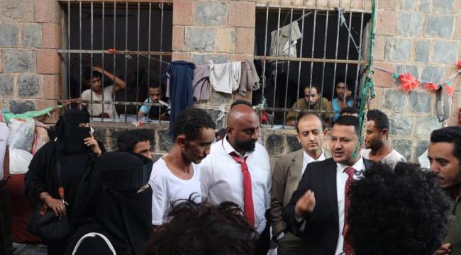 قاضي أحداث الحديدة ينفذ تفتيشا مفاجئا لأقسام الشرطة في المناطق المحررة  ...