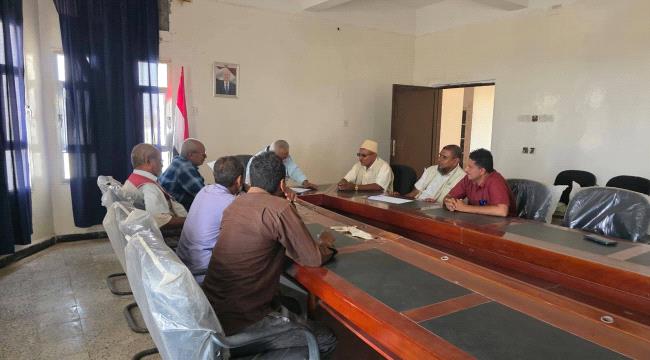 مدير عام حيس يناقش مع فريق نادي السمسم التحضيرات لإقامة فعاليات النسخة الثالثة في المديرية ...