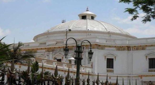 نائب مصري يشعل أزمة بمخالفة دستورية تحت قبة البرلمان ...