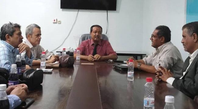 المخا.. مدير المطار يناقش مع شركة النفط تموين الطائرات ...