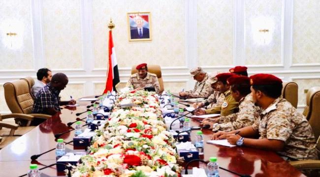 نائب رئيس هيئة الأركان يلتقي الصليب الأحمر لمتابعة ملف الأسرى والانتهاكات الحوثية ...