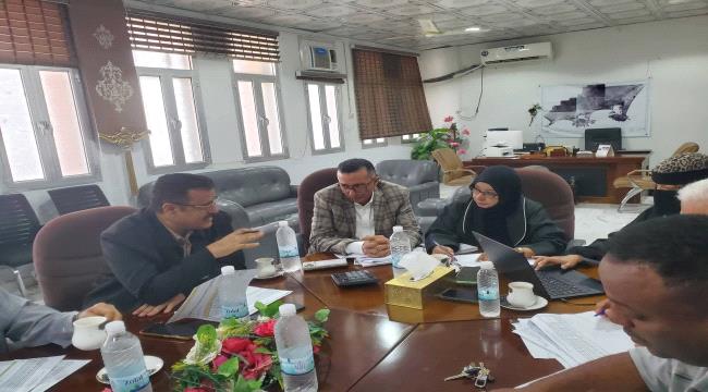 مدير عام المنصورة يناقش البرنامج الإستثماري لمشاريع السلطة المحلية للعام 2026م ...